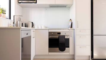 Apartment, 2 Bedrooms, Balcony, City View | Interior