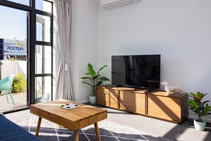 Apartment, 2 Schlafzimmer, Balkon, Stadtblick | Wohnzimmer