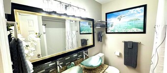Luxury 2-bedroom townhome in Greenville, NC. 1 mile from ECU.