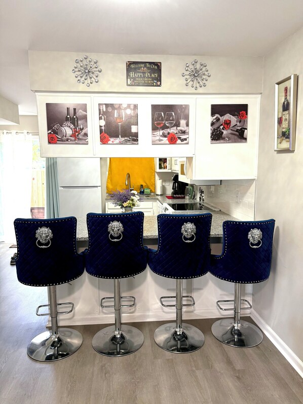 ميكروويف، فرن، موقد طهي مسطح، غسالة أطباق