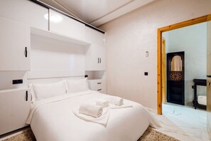 Schreibtisch, Bügeleisen/Bügelbrett, WLAN, Bettwäsche