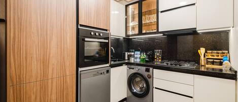 電子レンジ、オーブン、コンロ、コーヒー / ティーメーカー