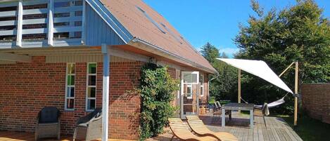 House | Tempat makan luar