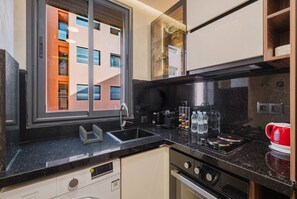 Kühlschrank, Mikrowelle, Ofen, Herdplatte