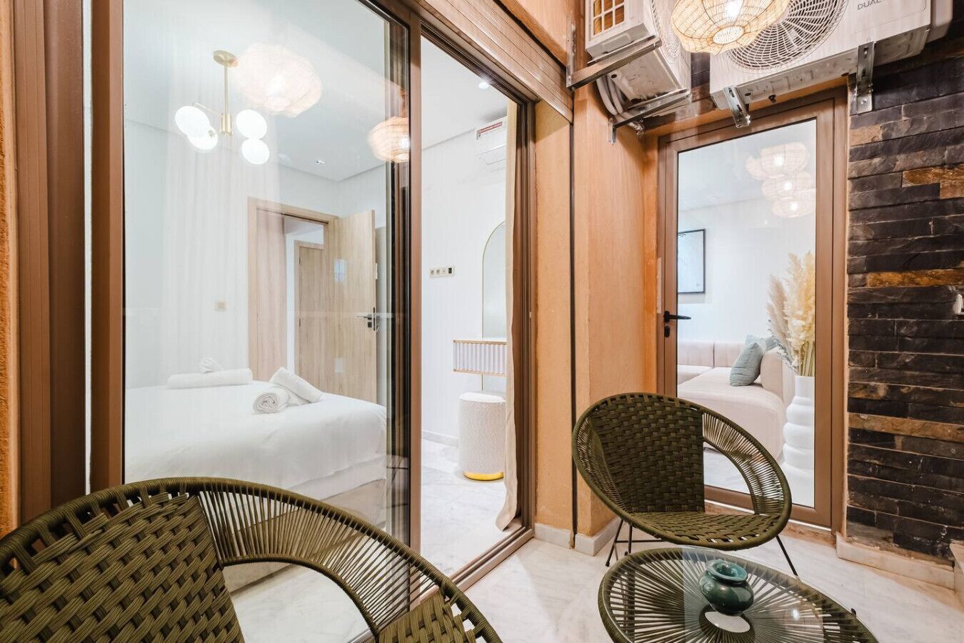 1 dormitorio, escritorio, tabla de planchar con plancha y wifi