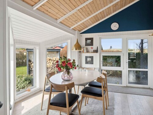 5 Star Holiday Home in Ronde