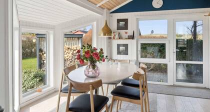 5 Star Holiday Home in Ronde