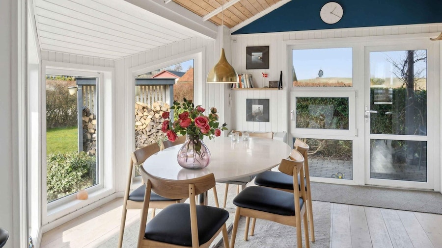 5 Star Holiday Home in Ronde