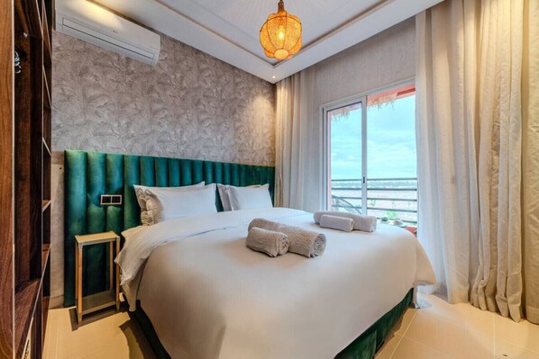 2 bedrooms, desk, iron/ironing board, WiFi