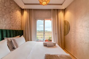 2 bedrooms, desk, iron/ironing board, WiFi