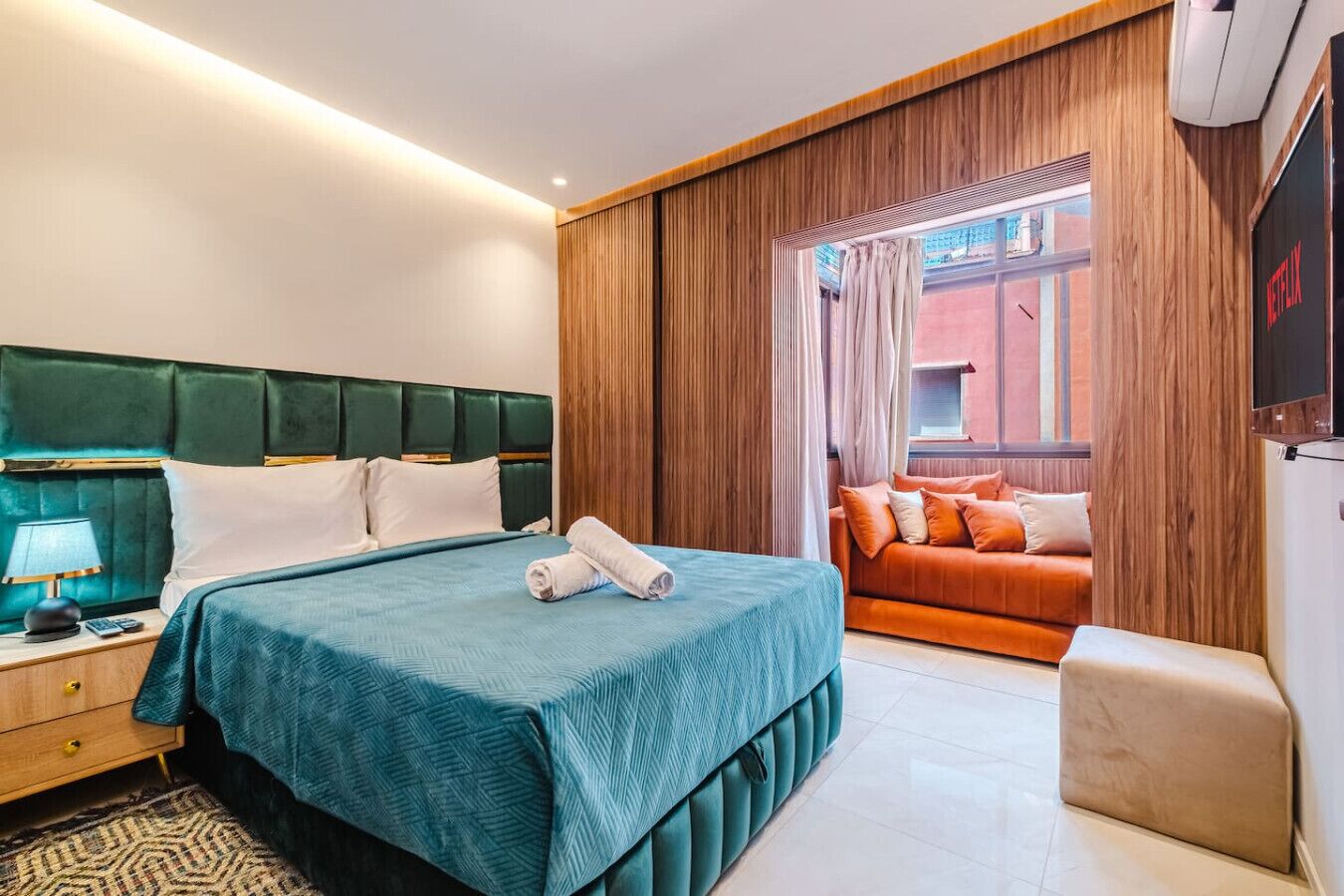 2 bedrooms, desk, iron/ironing board, WiFi