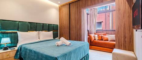 2 bedrooms, desk, iron/ironing board, WiFi