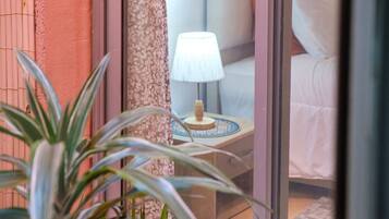 Skrivbord, strykjärn/strykbräda, wi-fi och sängkläder