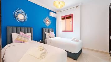 Bureau, fer et planche Ă  repasser, Wi-Fi, draps fournis