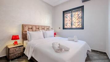 3 bedrooms, desk, iron/ironing board, WiFi