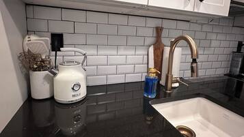 Microonde, forno, piano cottura, lavastoviglie