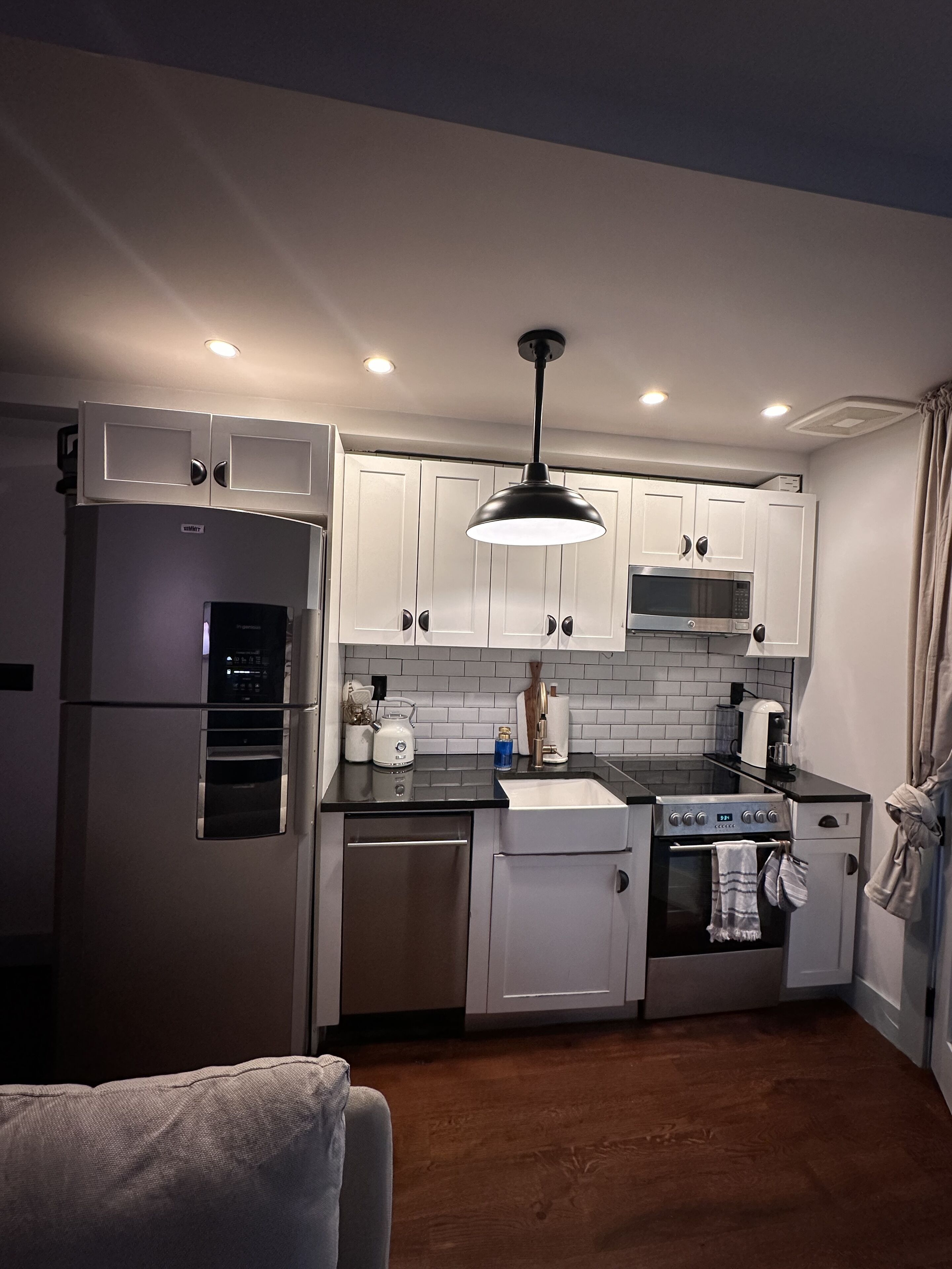 Micro-ondes, four, plaque de cuisson, lave-vaisselle