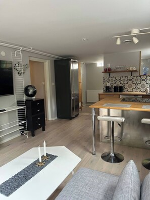 Apartamento, 1 habitación, balcón | Zona de estar