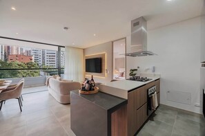 Interior - lEPl Modern Flat w/ Balcony & A/C in El Poblado (Medellín)