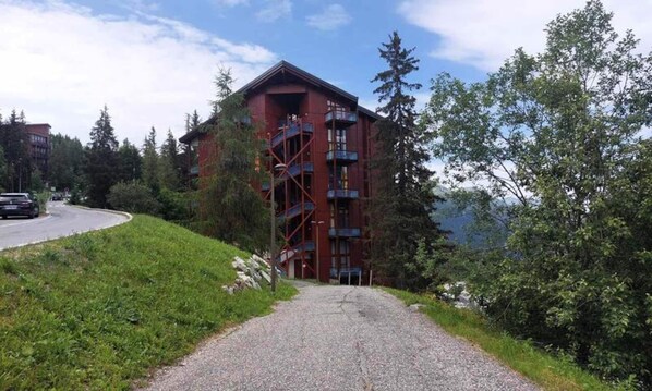 Exterior - Pleasant Duplex for 6 People With a Beautiful View of the Valley in the Village of Charmettoger in Arc 1800 (Bourg-Saint-Maurice)