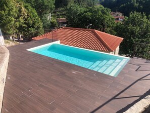 Pool - Aurora Holiday Home with Mountain View, Wi-Fi and Air Conditioning (Campo do Gerês)