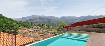Aurora Holiday Home with Mountain View, Wi-Fi and Air Conditioning