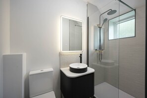 Exterior - Sixty Aparthotel 1bed, Central Cardiff + Parking (Cardiff)