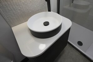 Exterior - Sixty Aparthotel 1bed, Central Cardiff + Parking (Cardiff)