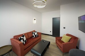 Exterior - Sixty Aparthotel 1bed, Central Cardiff + Parking (Cardiff)