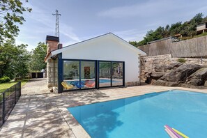 Pool - Holiday Home 'Casa do Chapim' with Mountain View, Wi-Fi and Air Conditioning (Campo do Gerês)