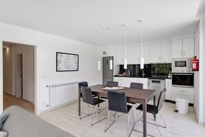 Dining - Holiday Home 'Casa do Chapim' with Mountain View, Wi-Fi and Air Conditioning (Campo do Gerês)