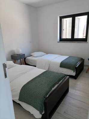 3 bedrooms, WiFi, bed sheets - Holiday Home 'Casa do Chapim' with Mountain View, Wi-Fi and Air Conditioning (Campo do Gerês)