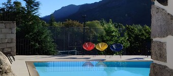 Casa de vacaciones 'Casa do Chapim' con vistas a la montaña, Wi-Fi y aire acondicionado