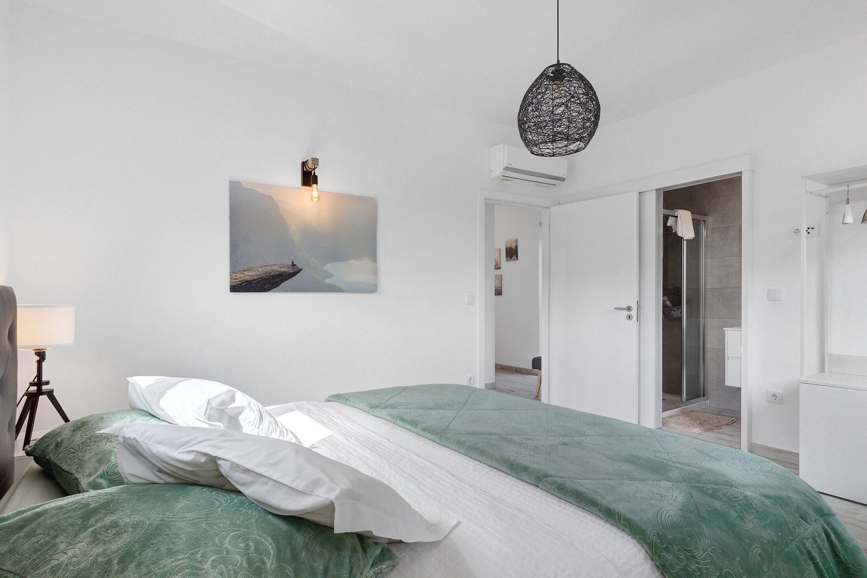 2 chambres, fer et planche à repasser, Wi-Fi, draps fournis