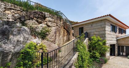Maison de Vacances 'Casa Fraga Do Suadouro' avec Vue Montagne, Wi-Fi et Climatisation