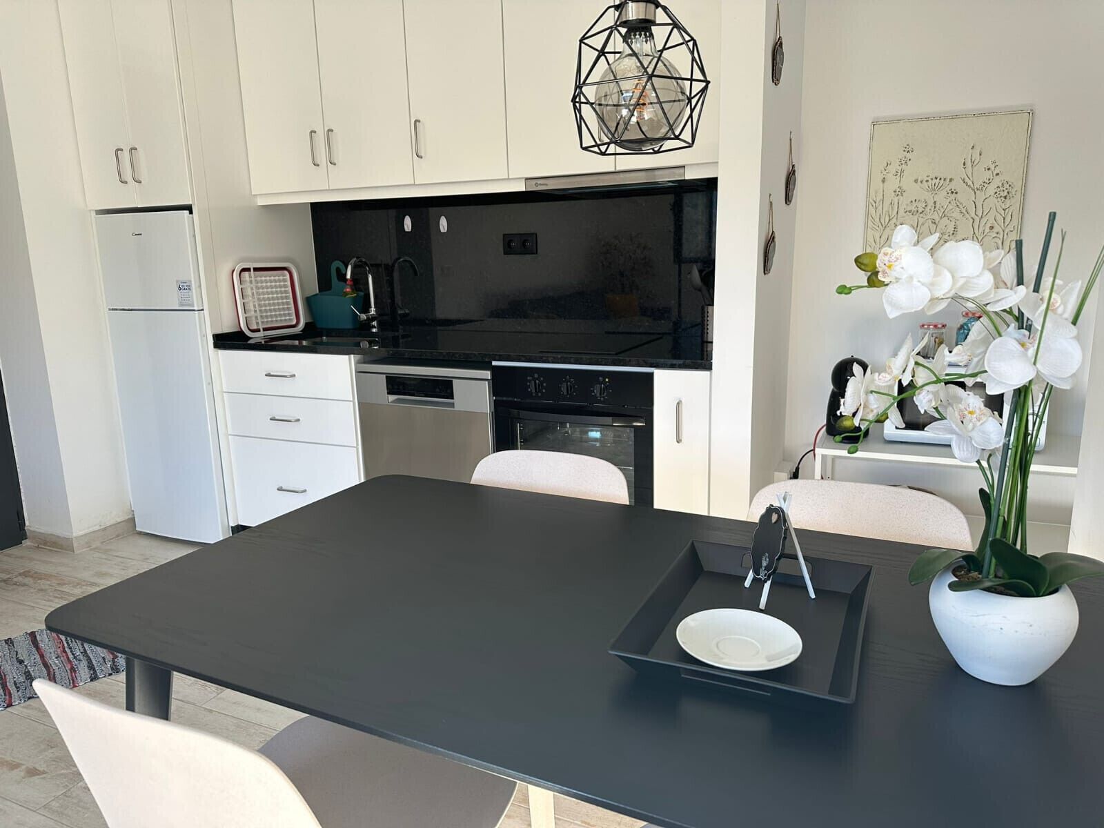 ثلاجة، ميكروويف، فرن، موقد طهي مسطح