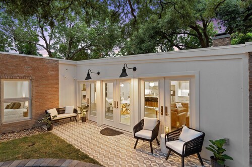 Mid-Century Modern Gem in Historic Georgetown