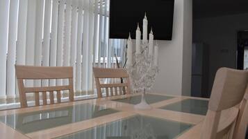 Huis, 3 slaapkamers, roken, terras | Dineerruimte