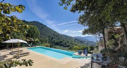 Casale Olea, Romantic retreat. Pool, Jacuzzi. A design jewel set on a rocky spur