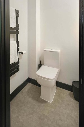 Exterior - Sixty Aparthotel 1bed, Central Cardiff + Parking (Cardiff)