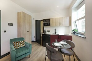 Exterior - Sixty Aparthotel 1bed, Central Cardiff + Parking (Cardiff)