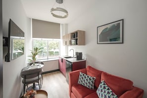 Exterior - Sixty Aparthotel 1bed, Central Cardiff + Parking (Cardiff)