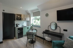Exterior - Sixty Aparthotel 1bed, Central Cardiff + Parking (Cardiff)