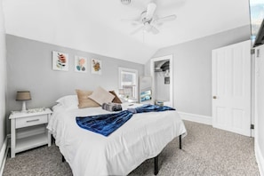 3 bedrooms, iron/ironing board, WiFi, bed sheets - Tremont · Group Suite · Prking · Mins to DT · Wifi (Cleveland)