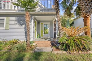 Exterior detail - 3 Bedroom Home| Steps 2 Beach| Pet Friendly (North Myrtle Beach)