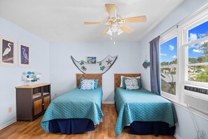 Room - 3 Bedroom Home| Steps 2 Beach| Pet Friendly (North Myrtle Beach)