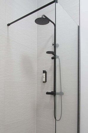 Exterior - Sixty Aparthotelstudio, Central Cardiff + Parking (Cardiff)