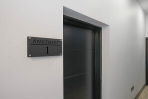 Exterior - Sixty Aparthotel 2bed, Central Cardiff + Parking (Cardiff)