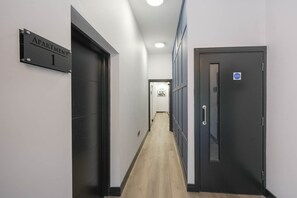 Exterior - Sixty Aparthotel 2bed, Central Cardiff + Parking (Cardiff)