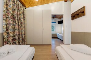 1 bedroom, WiFi - Apartment 'Bungalow Pit Stop' with Lake View, Wi-Fi and Air Conditioning (Brenzone sul Garda)